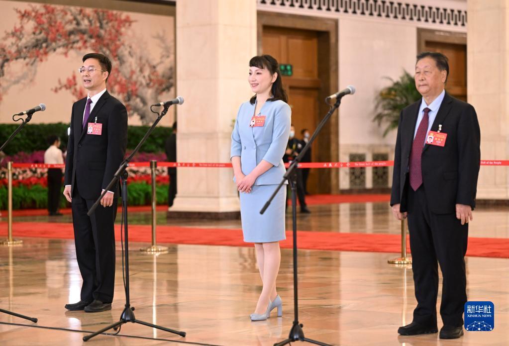 采访党代表