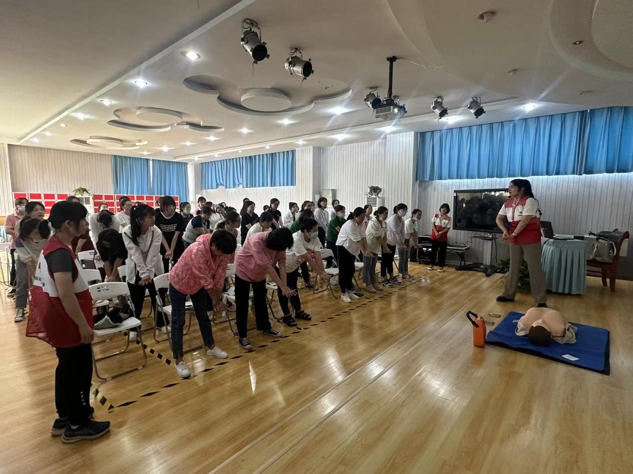 莲湖区红十字会培训500名教师急救员 实现校园急救员全覆盖