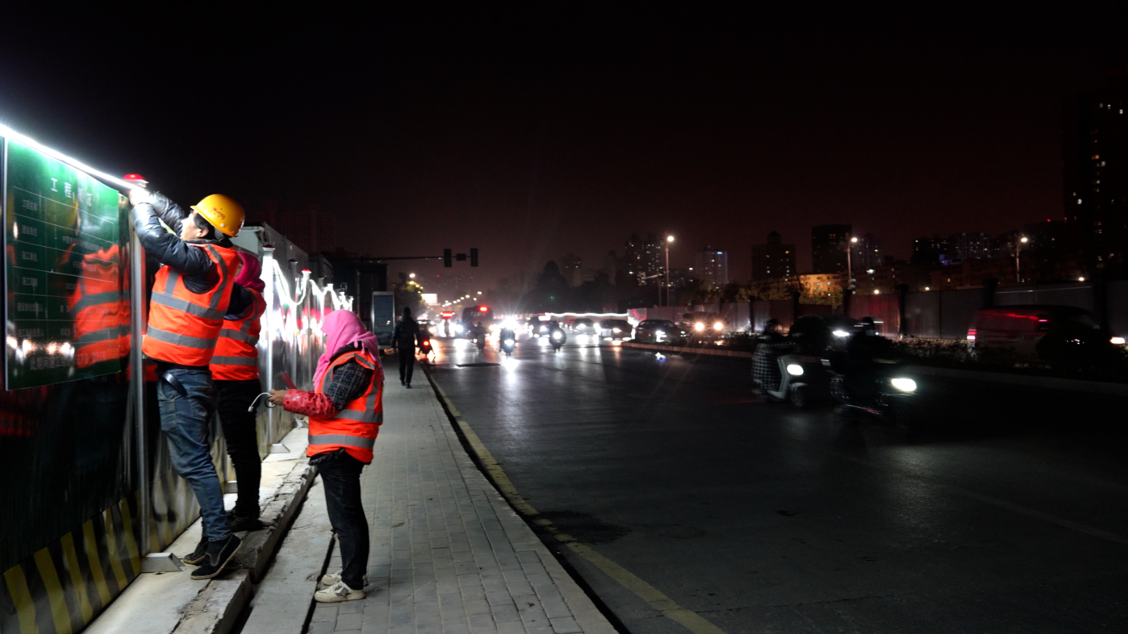 群众我来帮西安咸宁路与幸福路十字旷工路灯终于返岗
