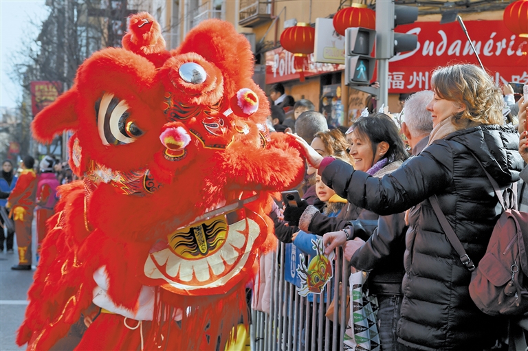 中国人庆祝春节的照片图片