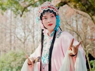 “新笔墨”演活“临川四梦”