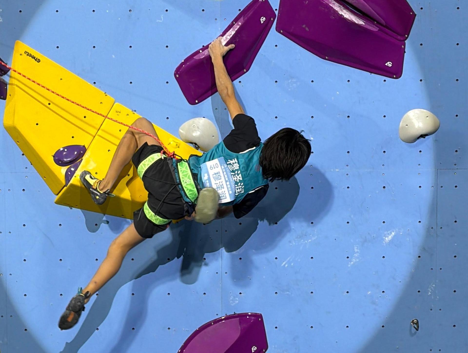 十五運會，群眾來咧！? 8倍速攀巖 飛檐走壁