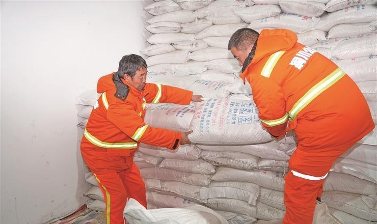 “我们辛苦一点儿，大家就能过个好年”