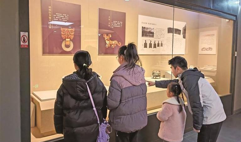 镇馆之宝 | 蟠螭纹金铺首：方寸之器 匠艺之极