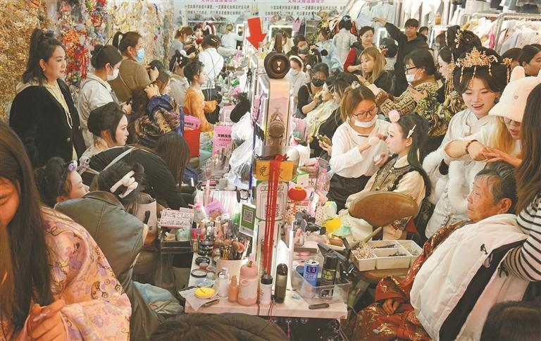 追“潮”赶“新”，为新春消费注入“年轻”基因