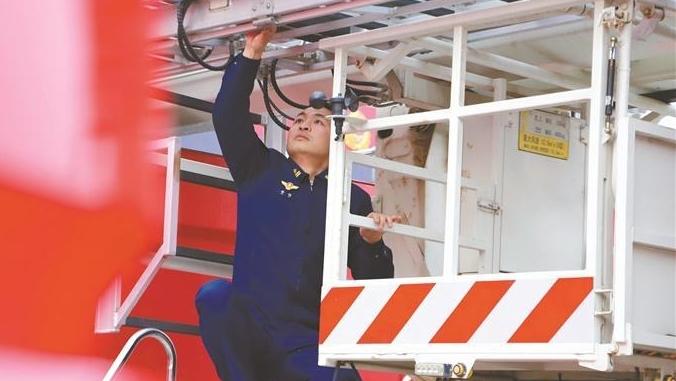 “火焰蓝”秦恺的5300余次考验