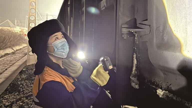 浩吉铁路上的“股道诗人”