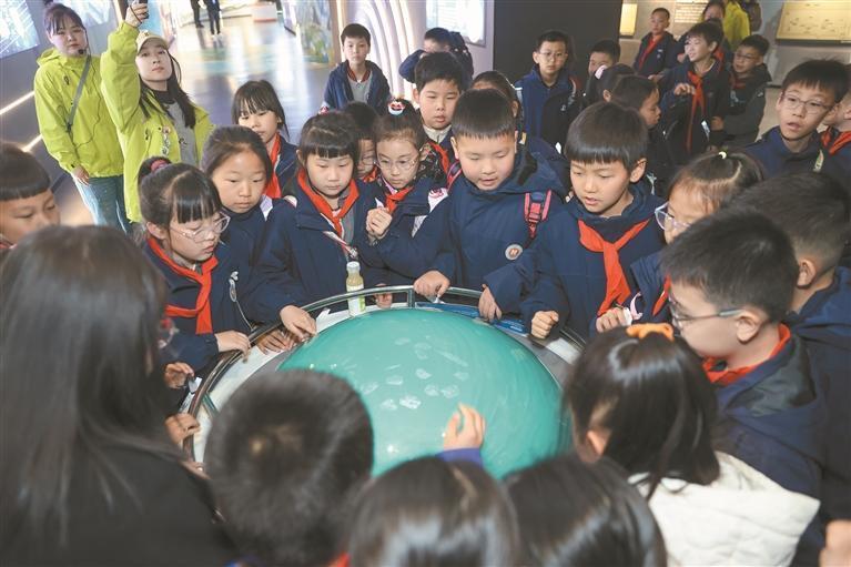 陕西多地开展世界气象日相关活动