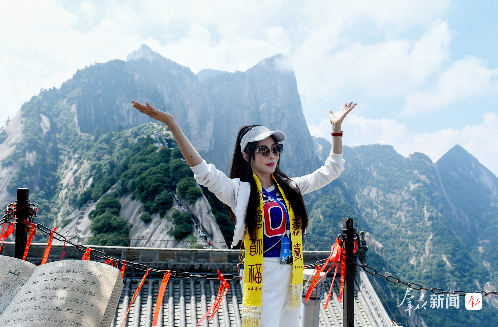 影视演员杨丽菁在华山北峰留影 配图8
