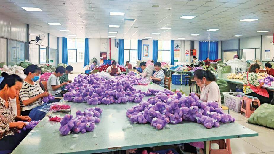 家门口圆了“乐业梦”​——苏陕协作托起紫阳搬迁群众“稳稳的幸福”
