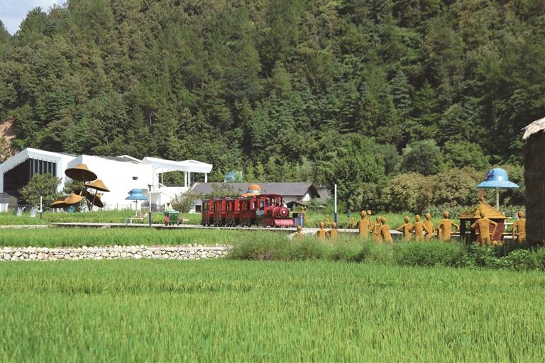 借青山绿水 绘田园盛景