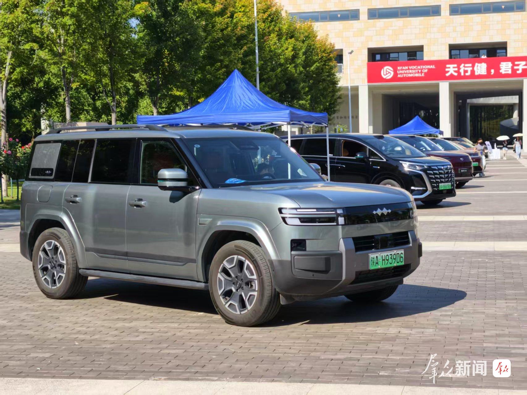 活动现场展出的新能源汽车。 受访单位供图