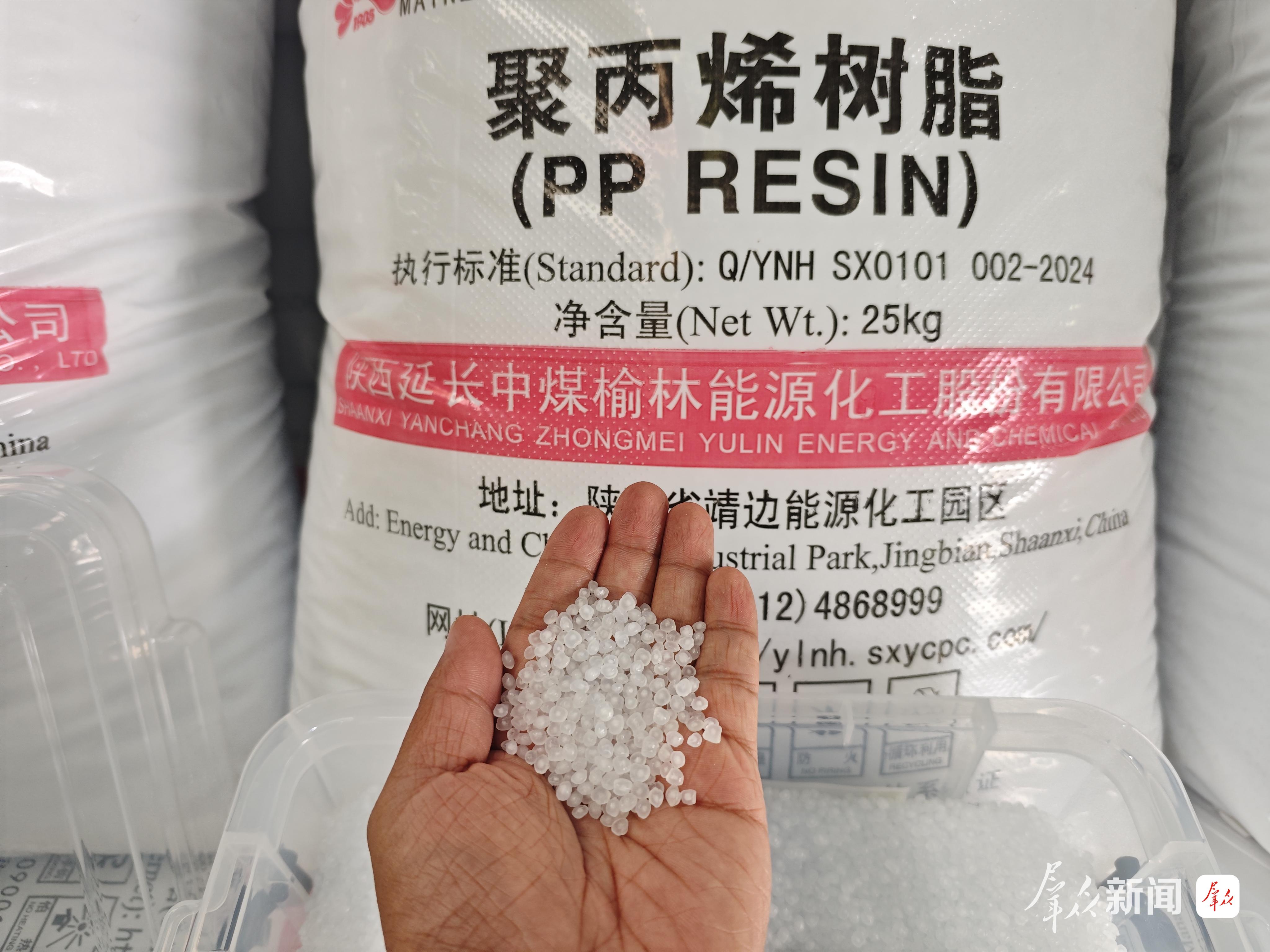 榆能化公司生产的“工业大米”(9月4日摄)。记者 王晨曦摄