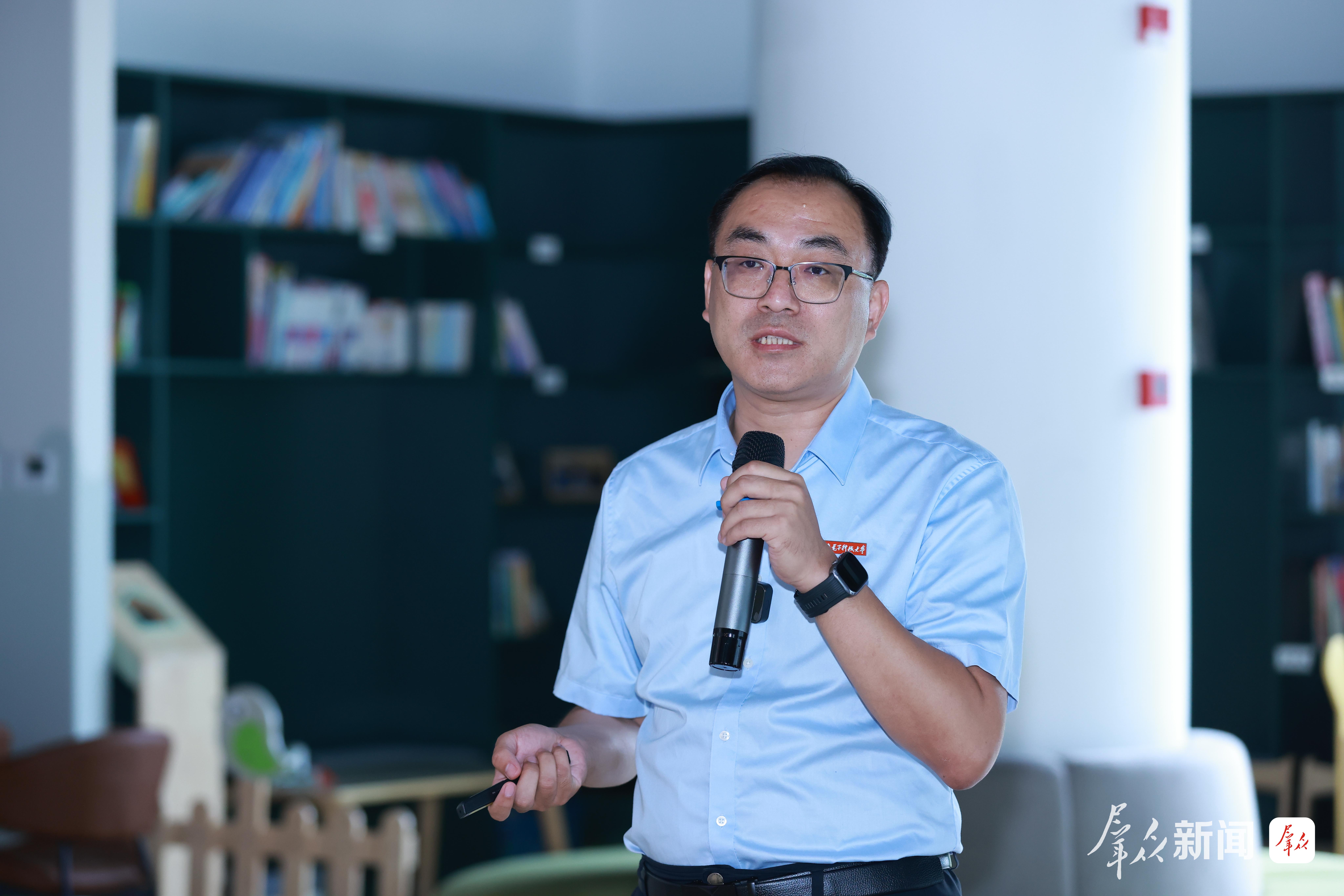 西安电子科技大学教授贾仁需分享碳化硅前沿技术。