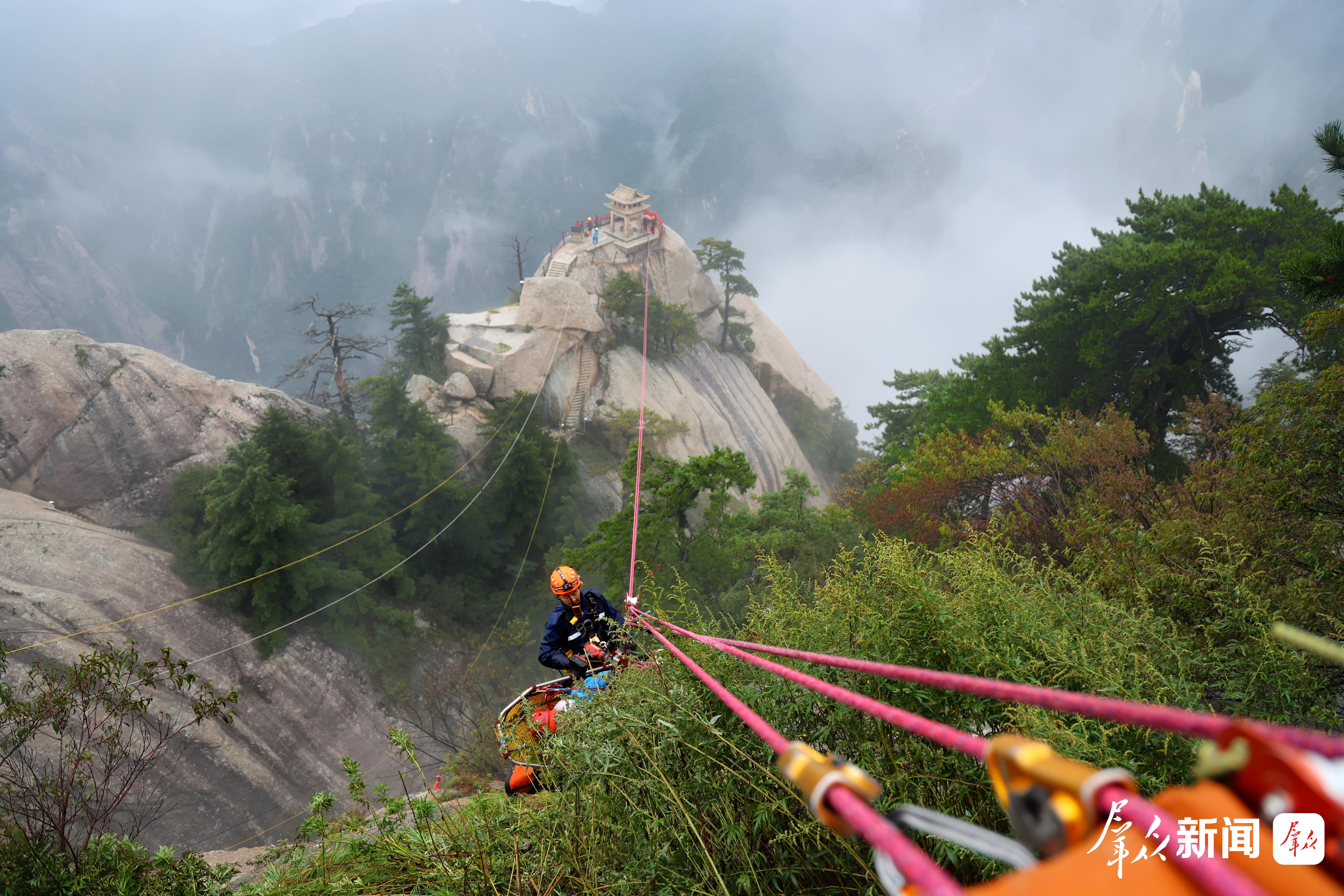 绝壁之上——从“华山之巅”看中国山地救援体系化的进阶之路