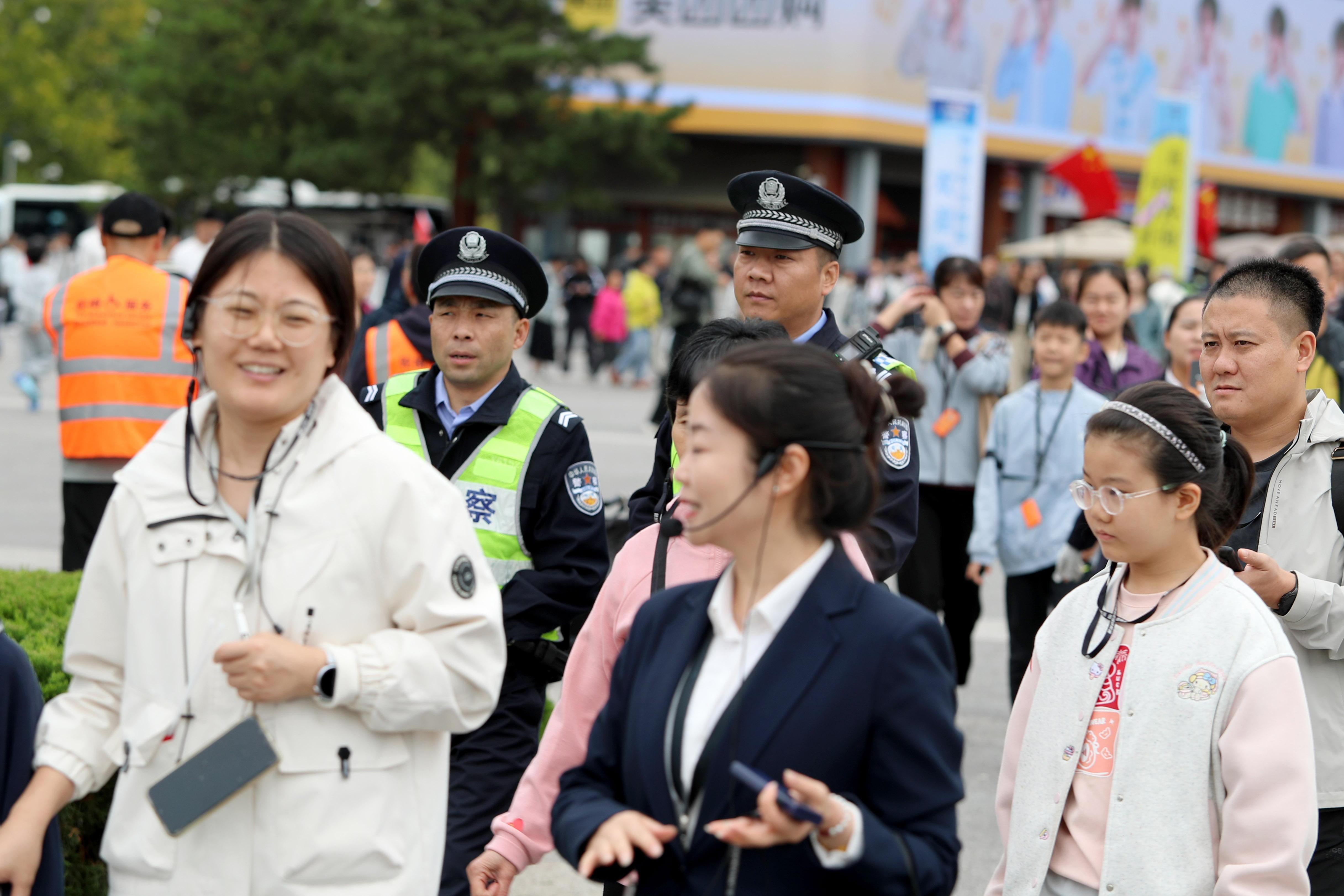 组图 ｜ 有一种表白叫“国庆我在岗”
