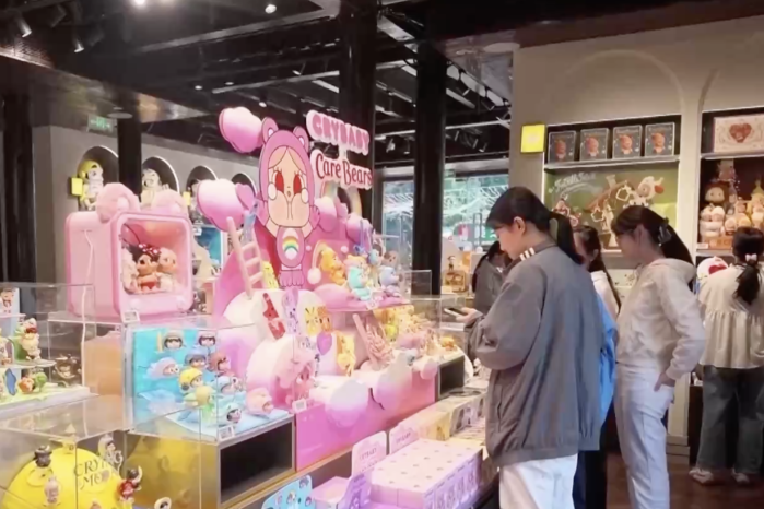 一条老街，为什么年轻人逛一整天还嫌不够？